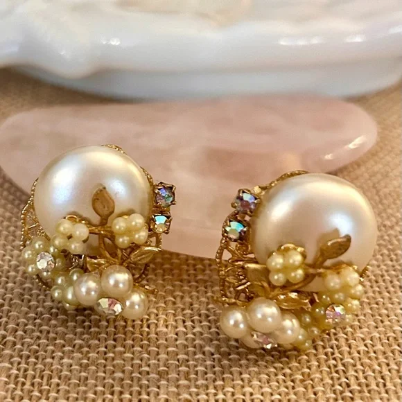 Unsigned Miriam Haskell Vintage Faux Pearl AB Goldtone Floral Earrings - Picture 1 of 14